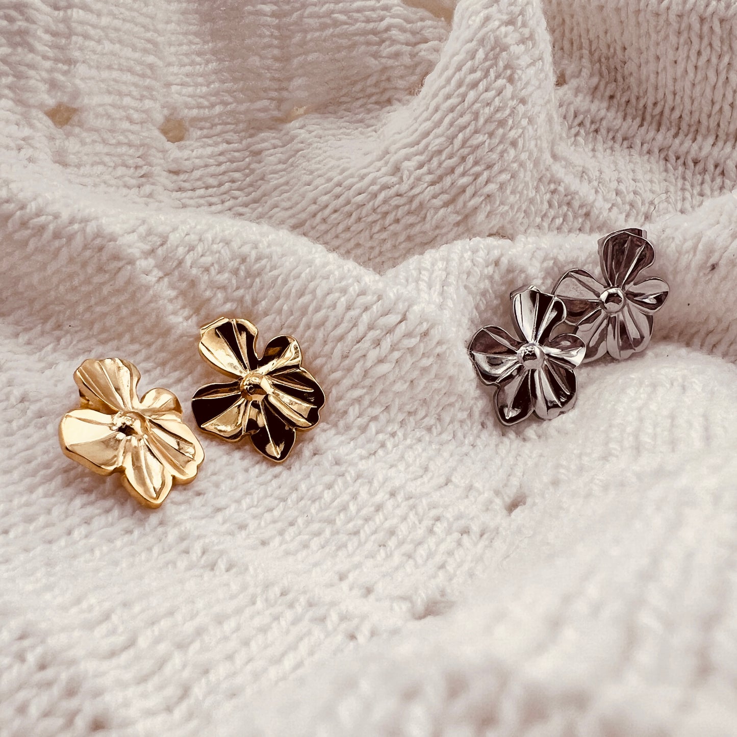 Flower studs