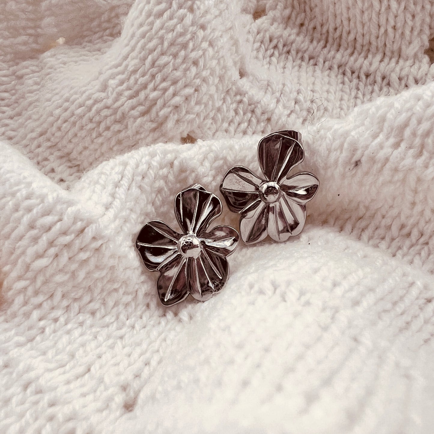 Flower studs